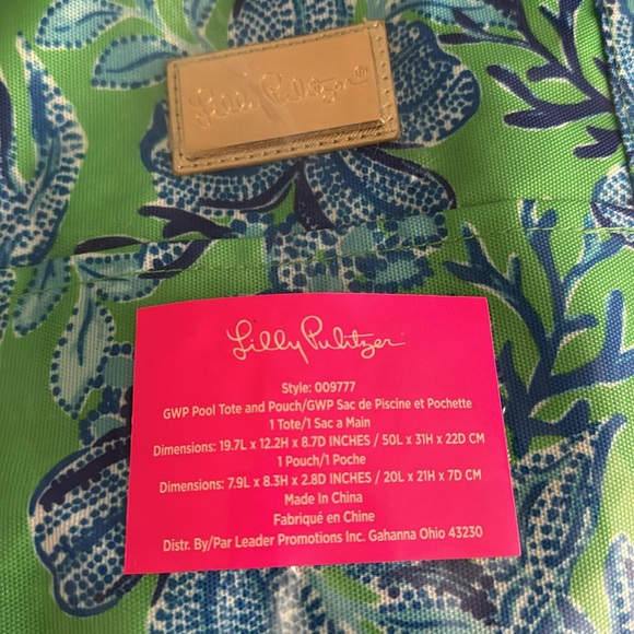 🎁 NWT Lilly Pulitzer set: 2 beach towels, pool tote and pouch in original pkg - Picture 3 of 3